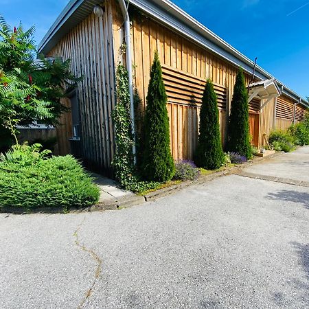 Rooms & Glamping Lana Haus Licko Petrovo Selo Zewnętrze zdjęcie