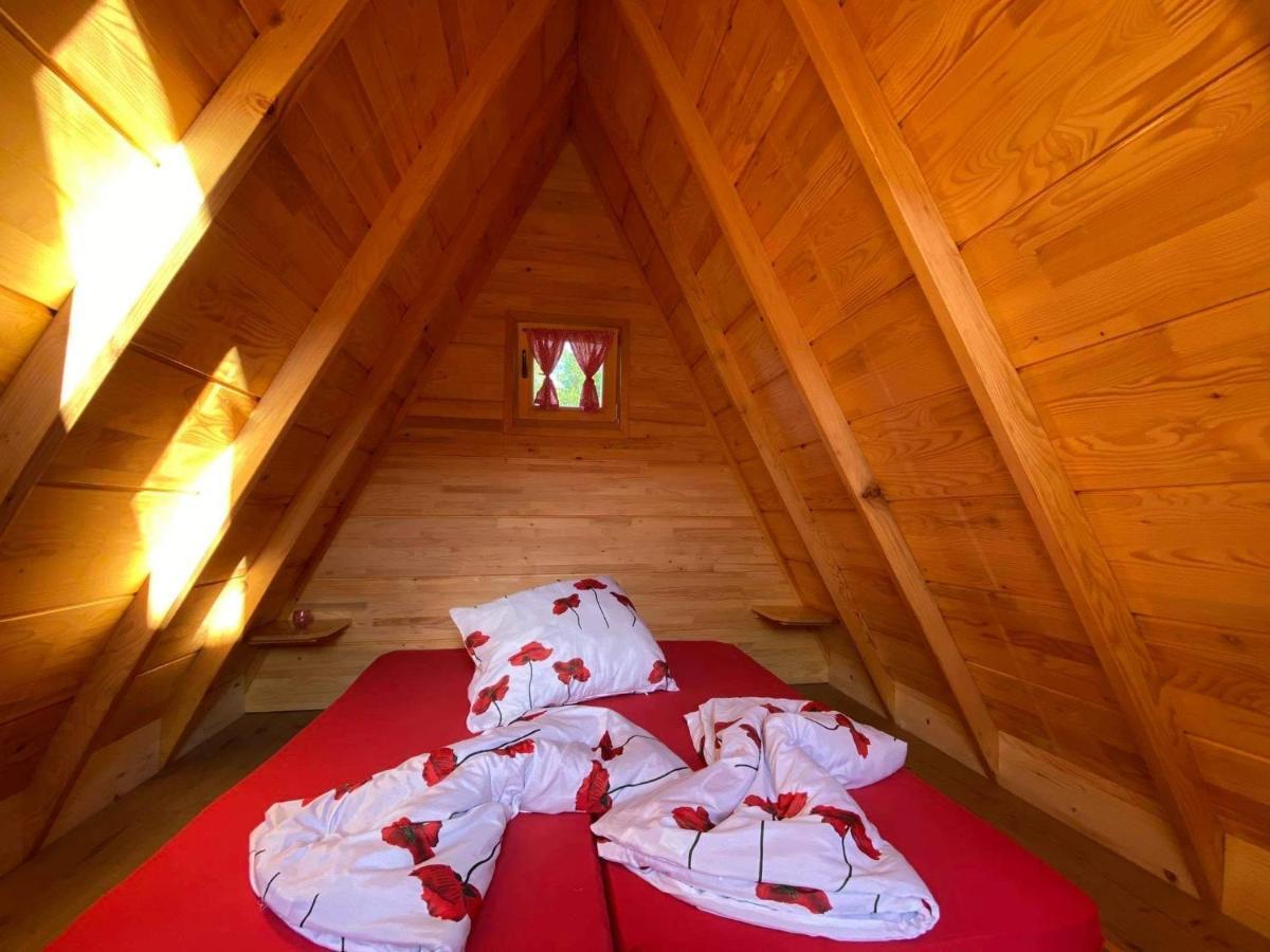 Rooms & Glamping Lana Haus Licko Petrovo Selo Zewnętrze zdjęcie