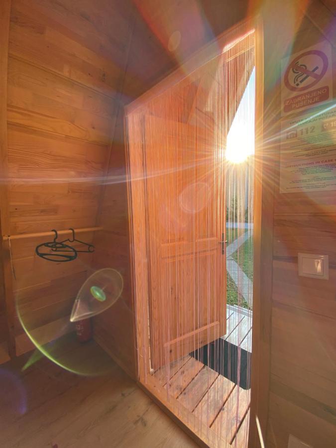 Rooms & Glamping Lana Haus Licko Petrovo Selo Zewnętrze zdjęcie