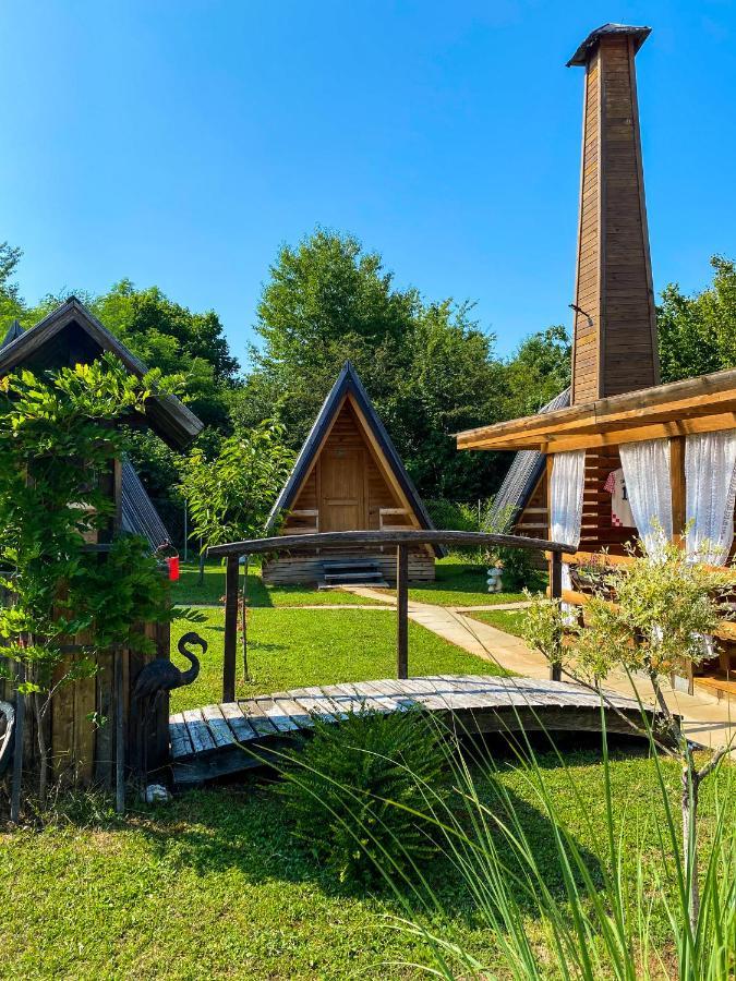 Rooms & Glamping Lana Haus Licko Petrovo Selo Zewnętrze zdjęcie