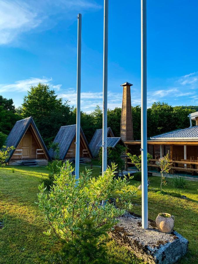 Rooms & Glamping Lana Haus Licko Petrovo Selo Zewnętrze zdjęcie