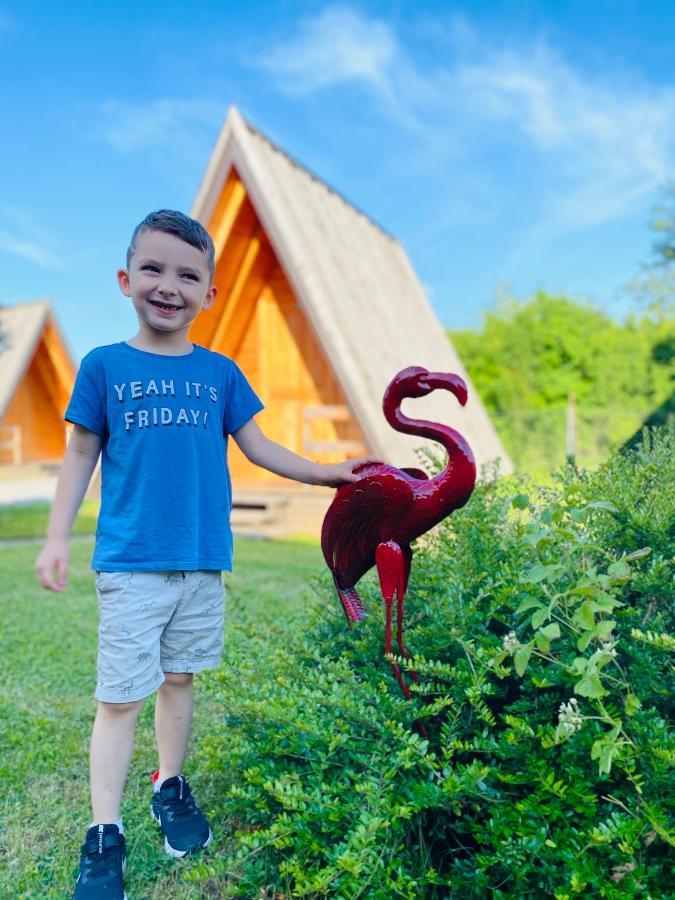 Rooms & Glamping Lana Haus Licko Petrovo Selo Zewnętrze zdjęcie