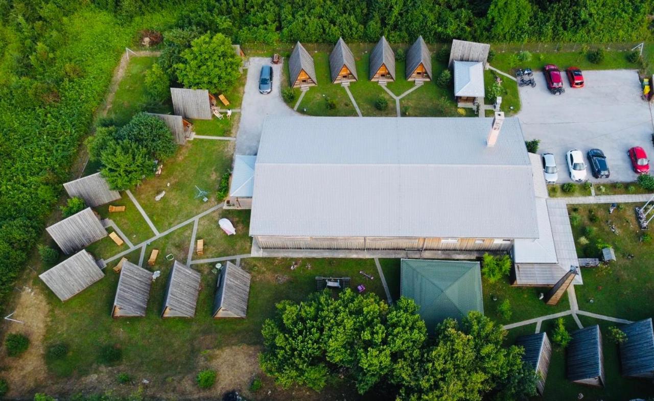 Rooms & Glamping Lana Haus Licko Petrovo Selo Zewnętrze zdjęcie