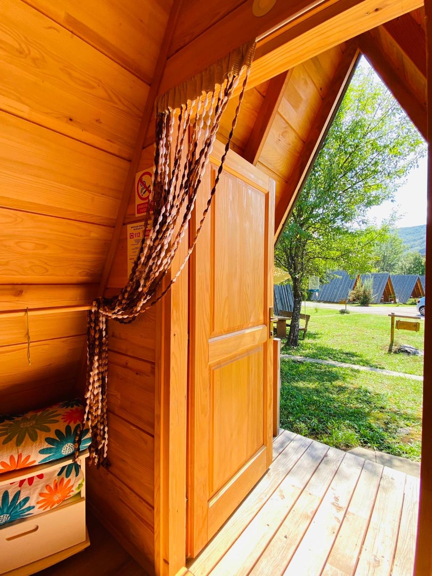 Rooms & Glamping Lana Haus Licko Petrovo Selo Zewnętrze zdjęcie
