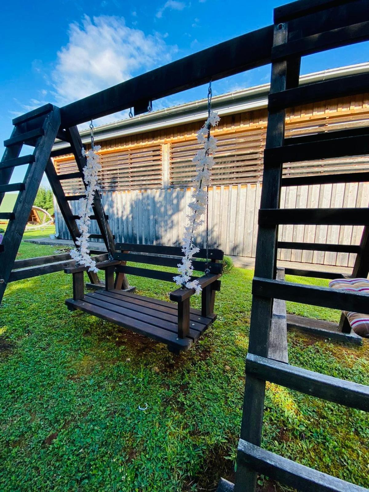 Rooms & Glamping Lana Haus Licko Petrovo Selo Zewnętrze zdjęcie