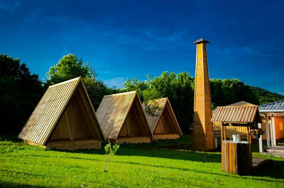 Rooms & Glamping Lana Haus Licko Petrovo Selo Zewnętrze zdjęcie
